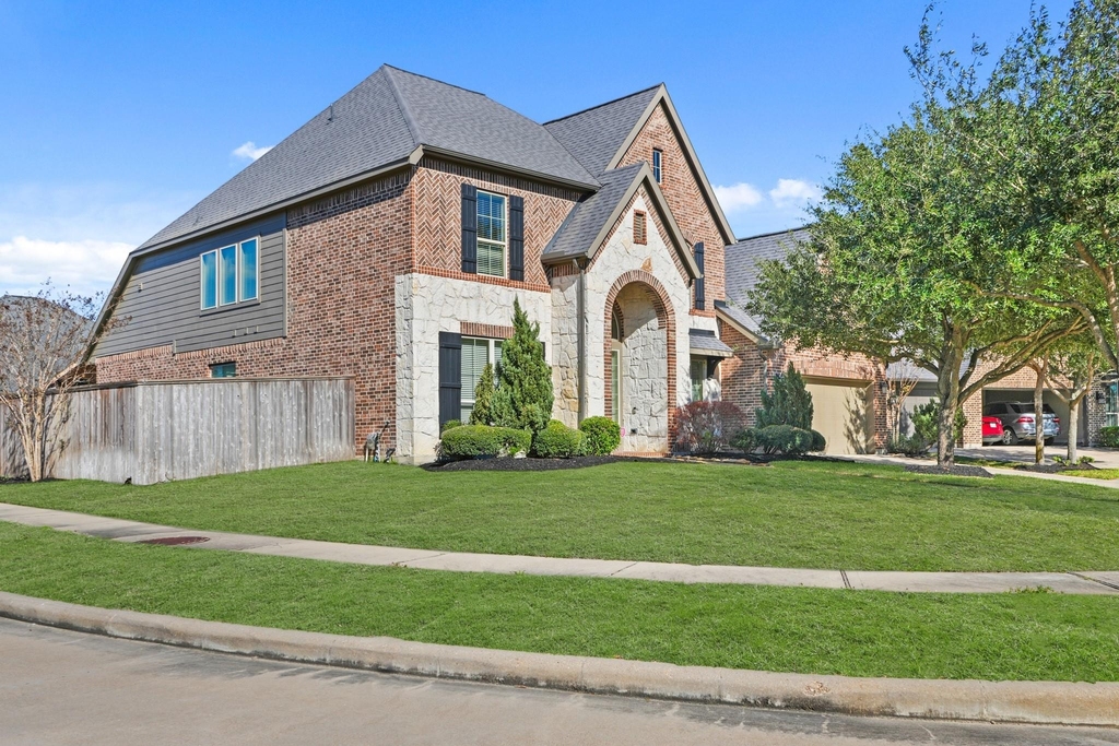 2523 Crossvine Drive - Photo 0