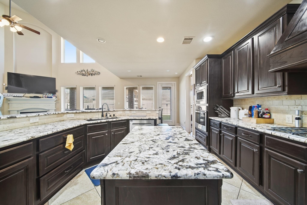 2523 Crossvine Drive - Photo 6