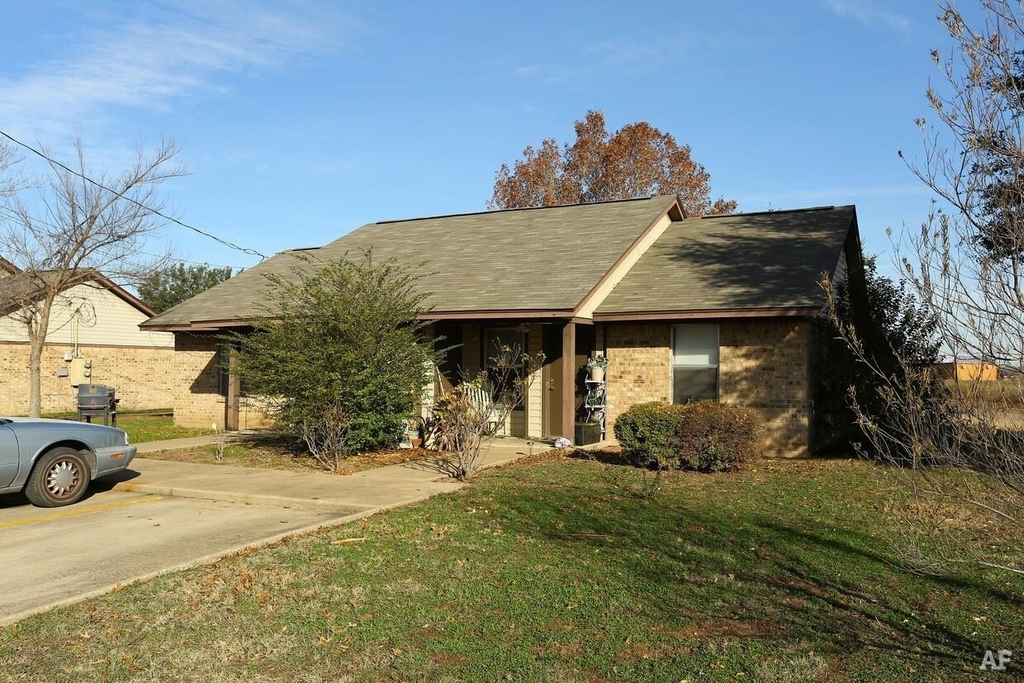 12943 Hwy 142 - Photo 3