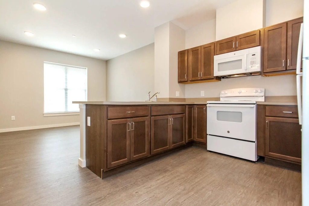 1811 Losantiville Ave - Photo 5