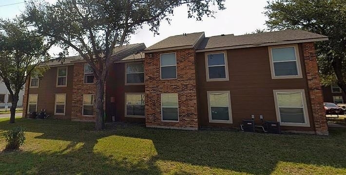 513 W Frontage St - Photo 1