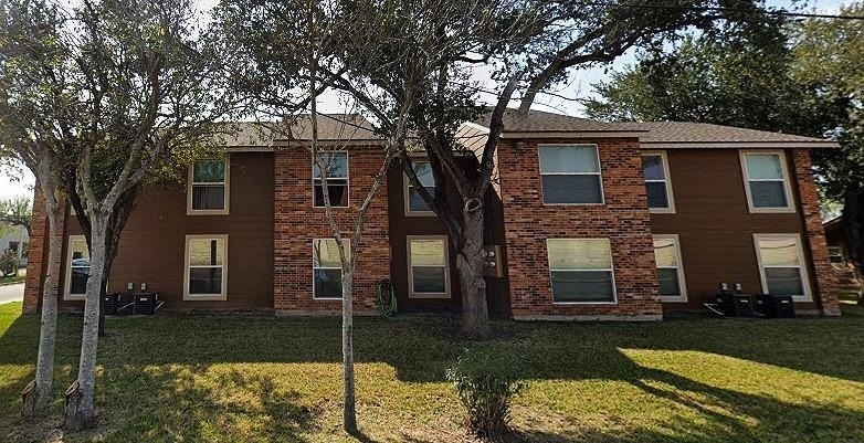 513 W Frontage St - Photo 2