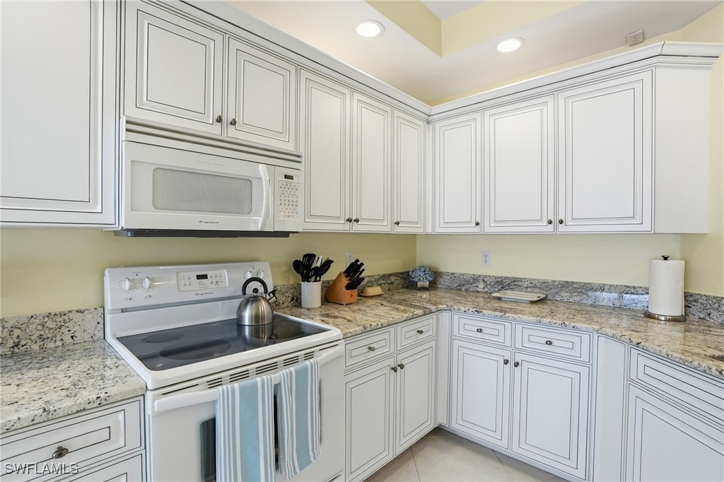 7048 Pelican Bay Boulevard - Photo 14