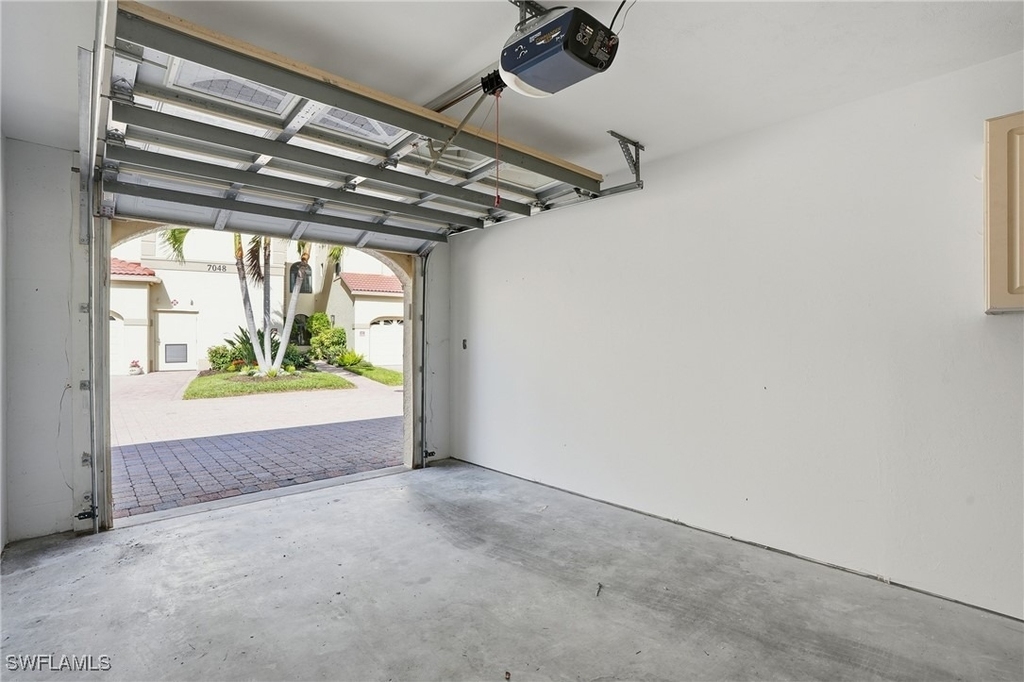 7048 Pelican Bay Boulevard - Photo 32