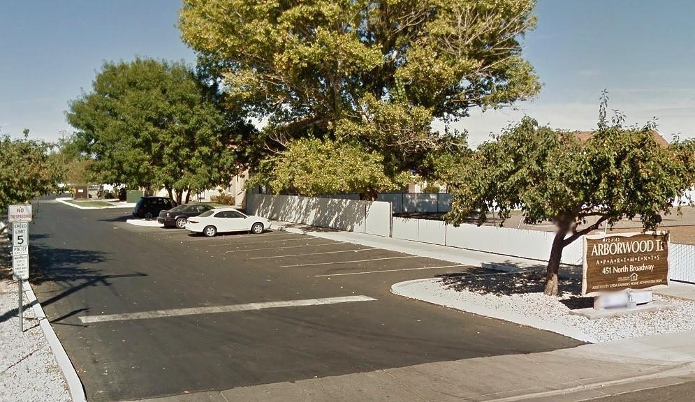 451 N Broadway - Photo 0