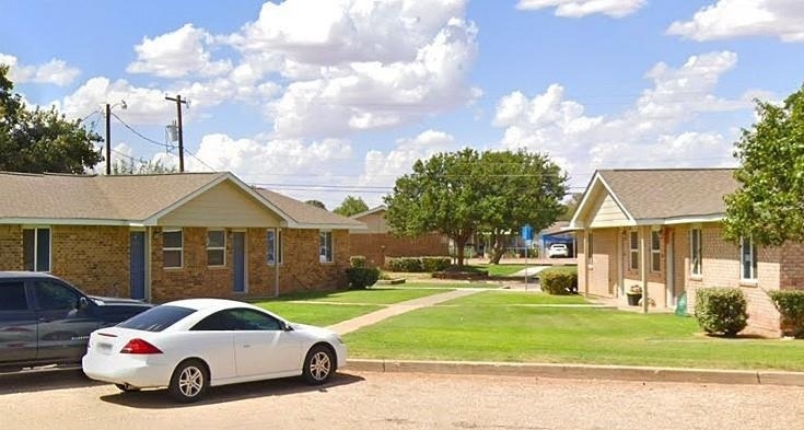 1100 12th St - Photo 2