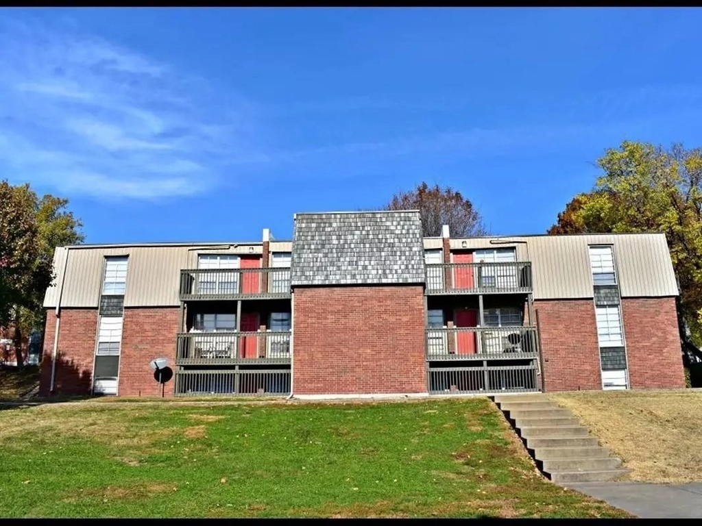 1301 S Scott Ave - Photo 3