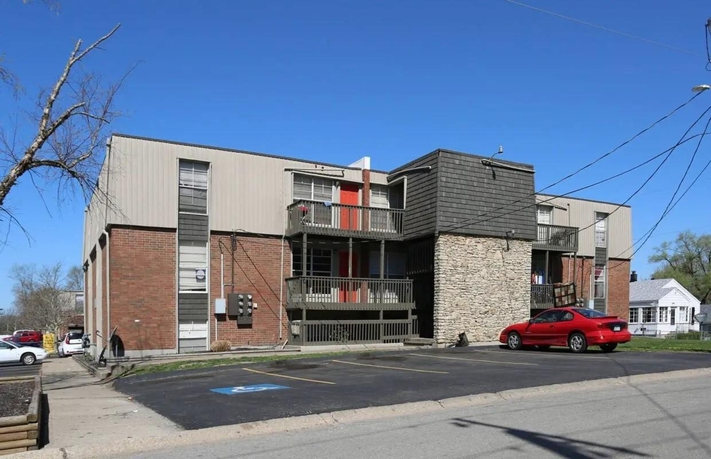 1301 S Scott Ave - Photo 0