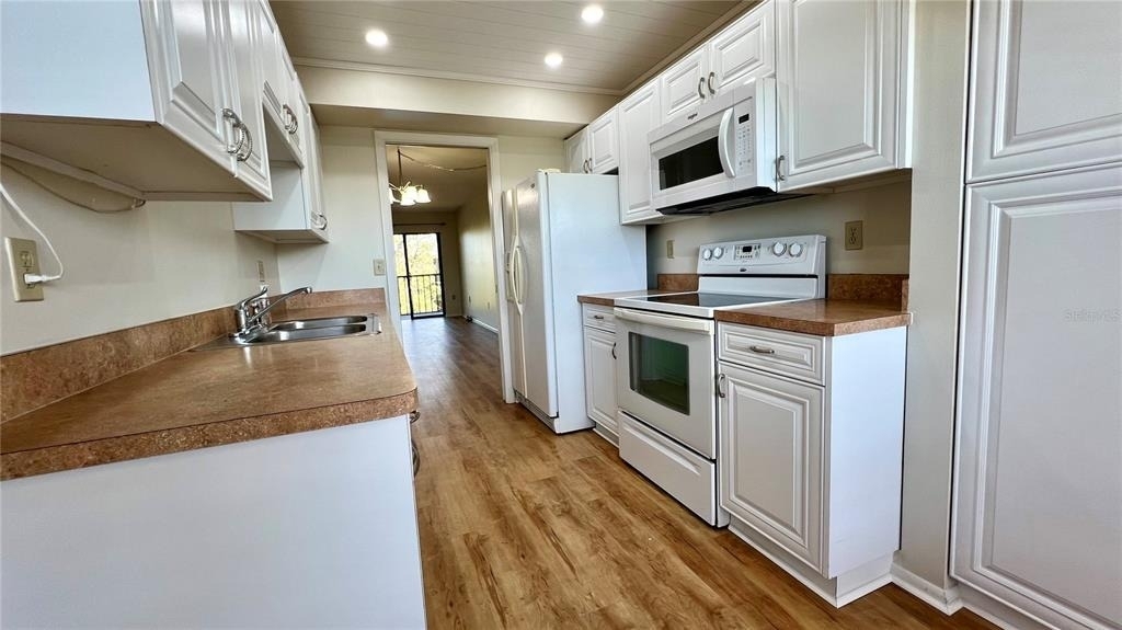 505 30th Avenue W - Photo 3