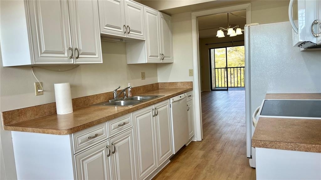 505 30th Avenue W - Photo 2
