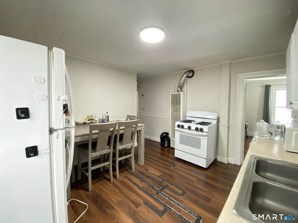 70 Woodbine Street - Photo 4