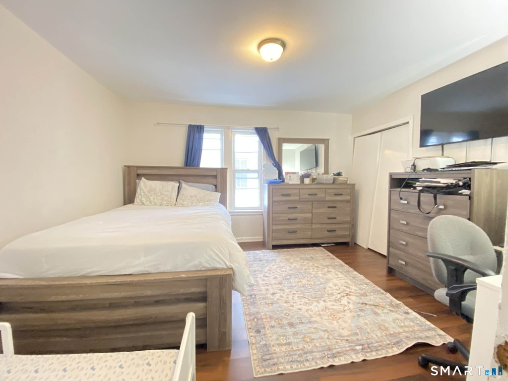 70 Woodbine Street - Photo 2