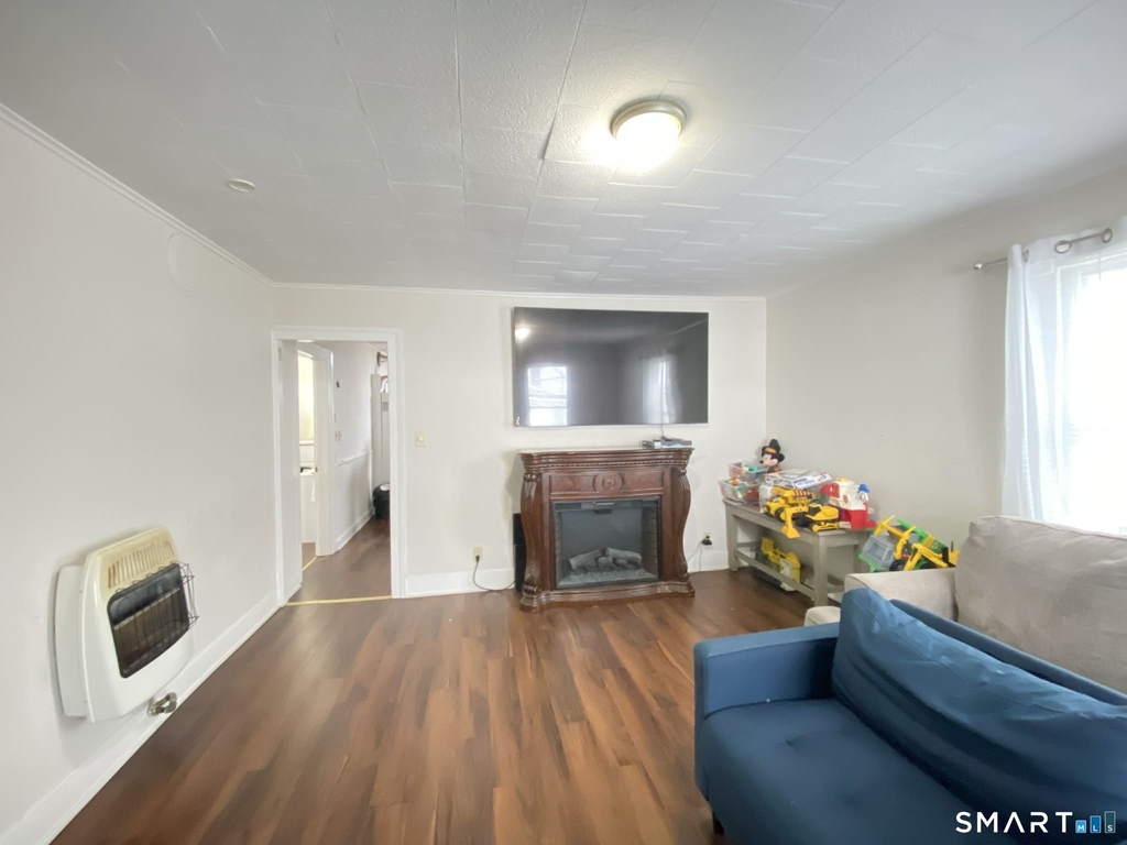 70 Woodbine Street - Photo 1