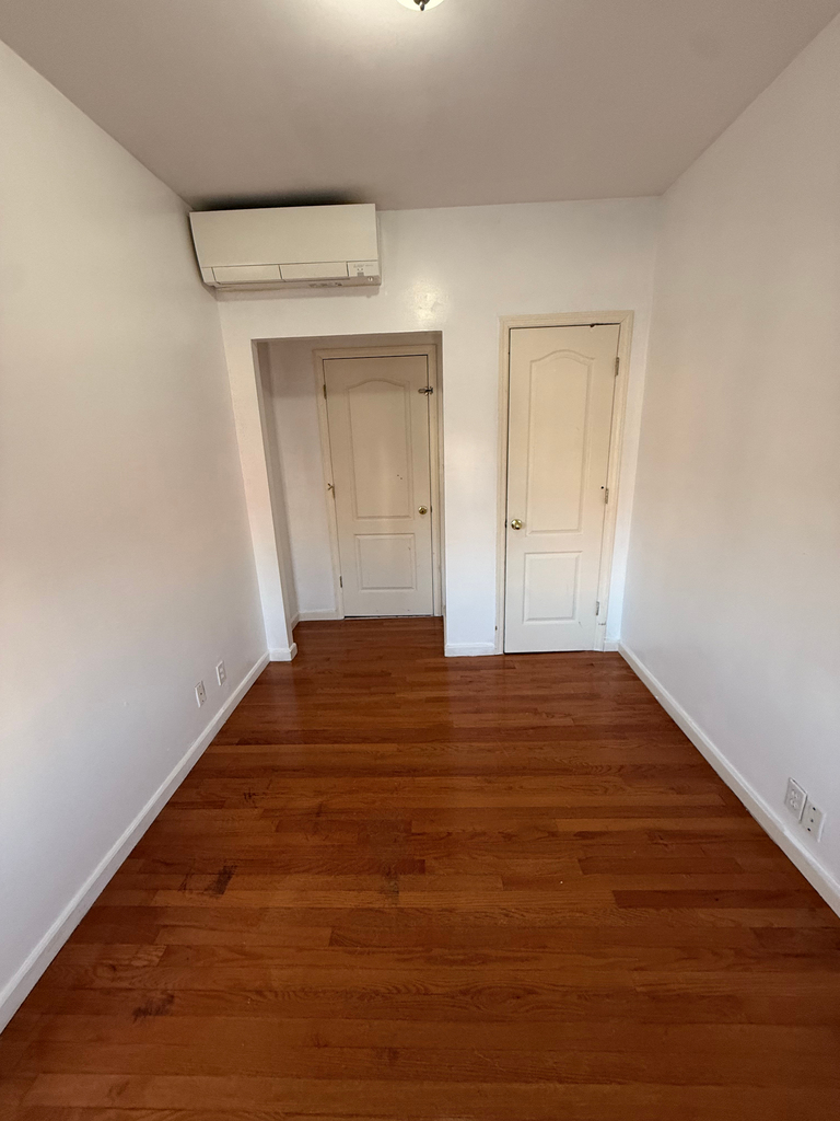 stillwell avenue - Photo 2
