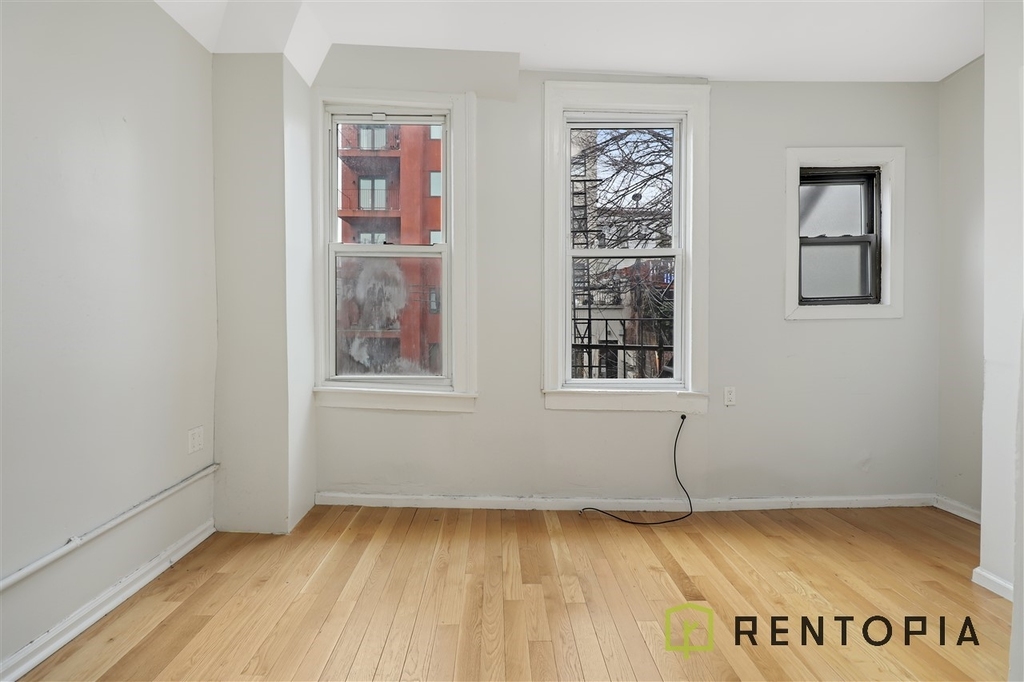 284 Powers Street - Photo 2