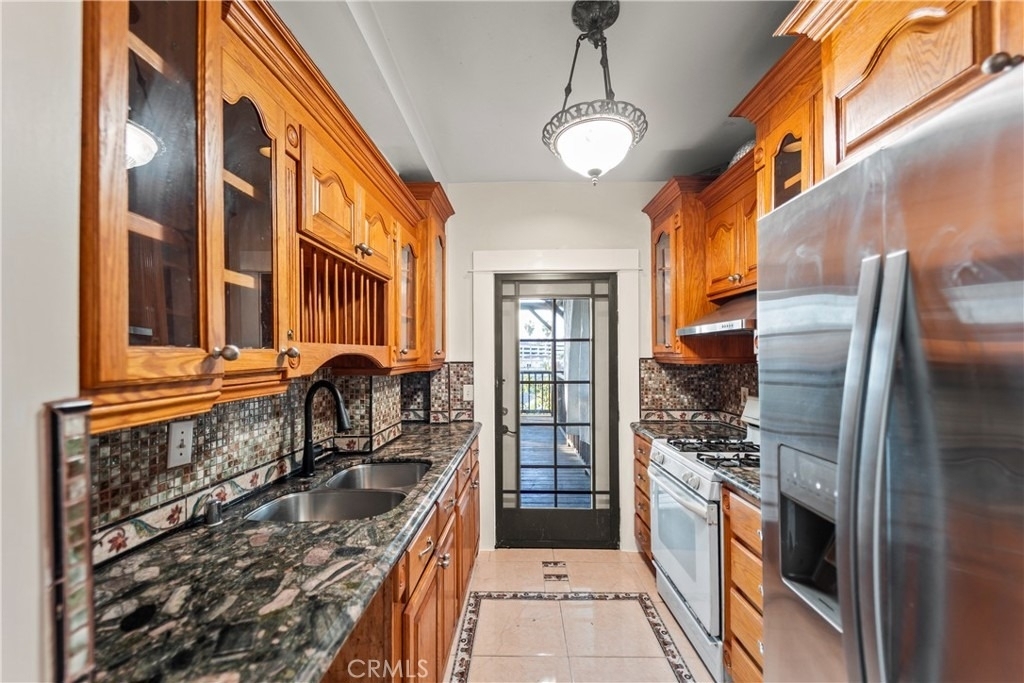 1065 Laguna - Photo 0