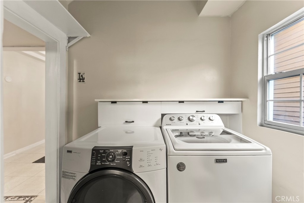1065 Laguna - Photo 7