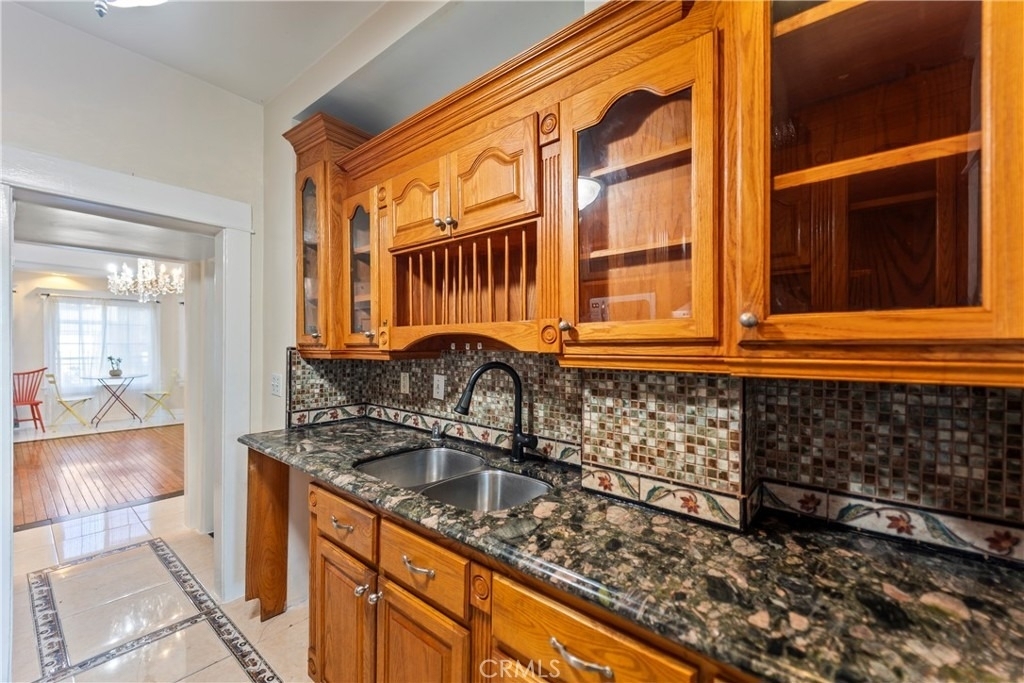 1065 Laguna - Photo 6