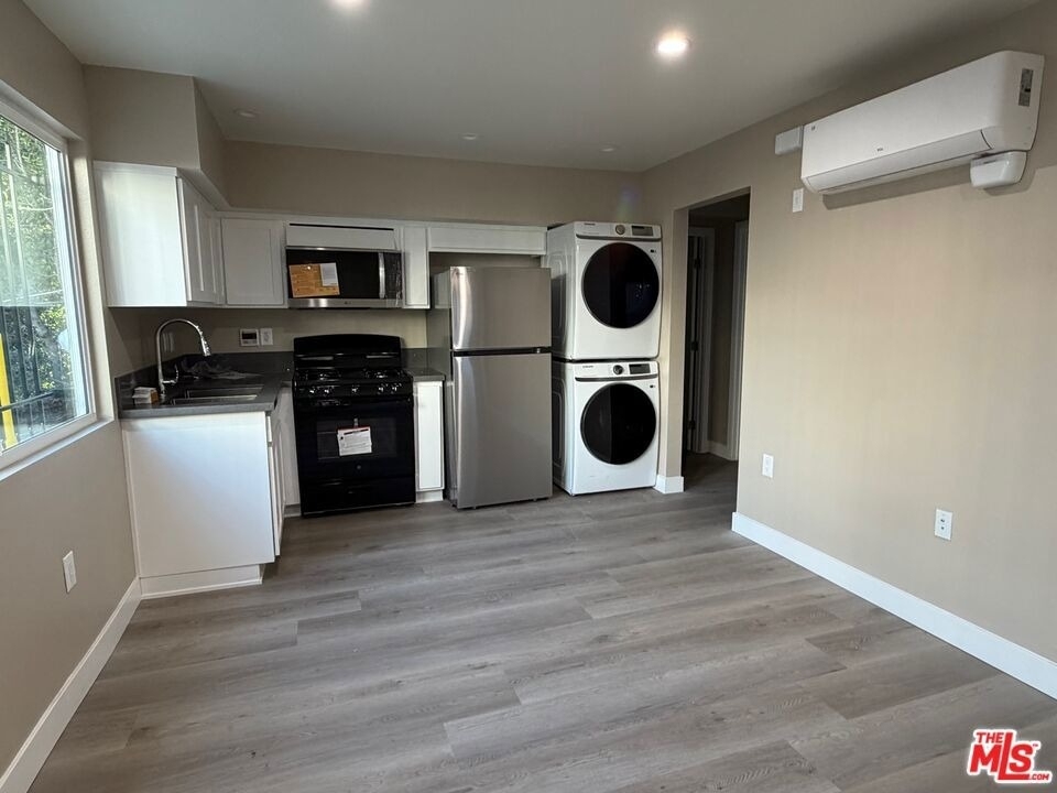 3568 S Budlong Avenue - Photo 1