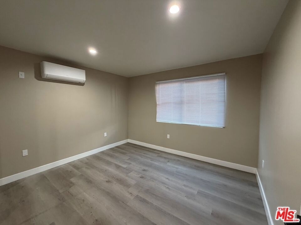 3568 S Budlong Avenue - Photo 2