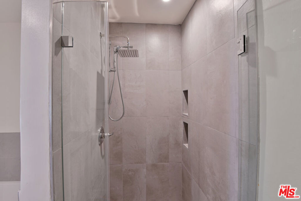 136 S Palm Drive - Photo 10