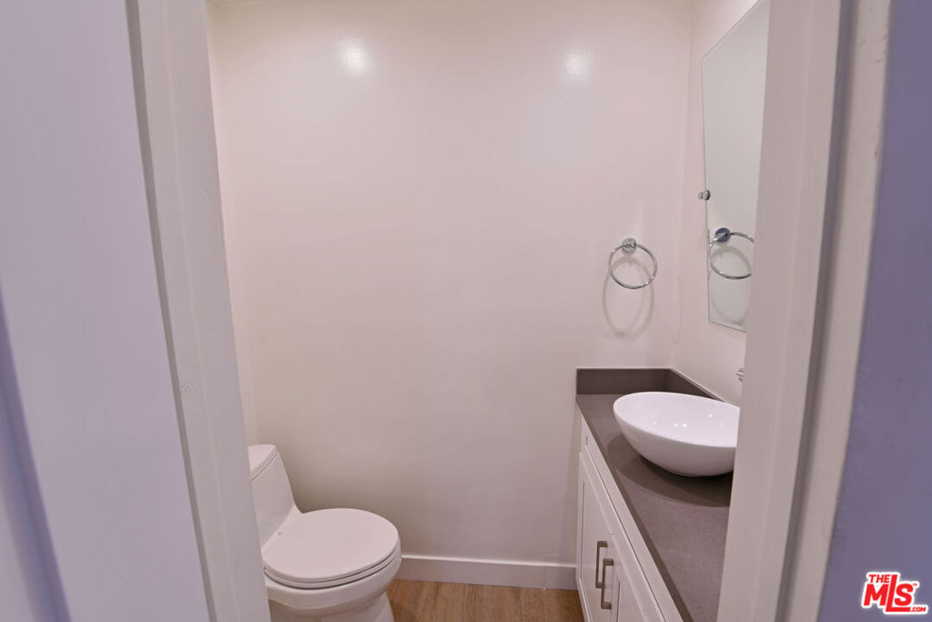 136 S Palm Drive - Photo 5