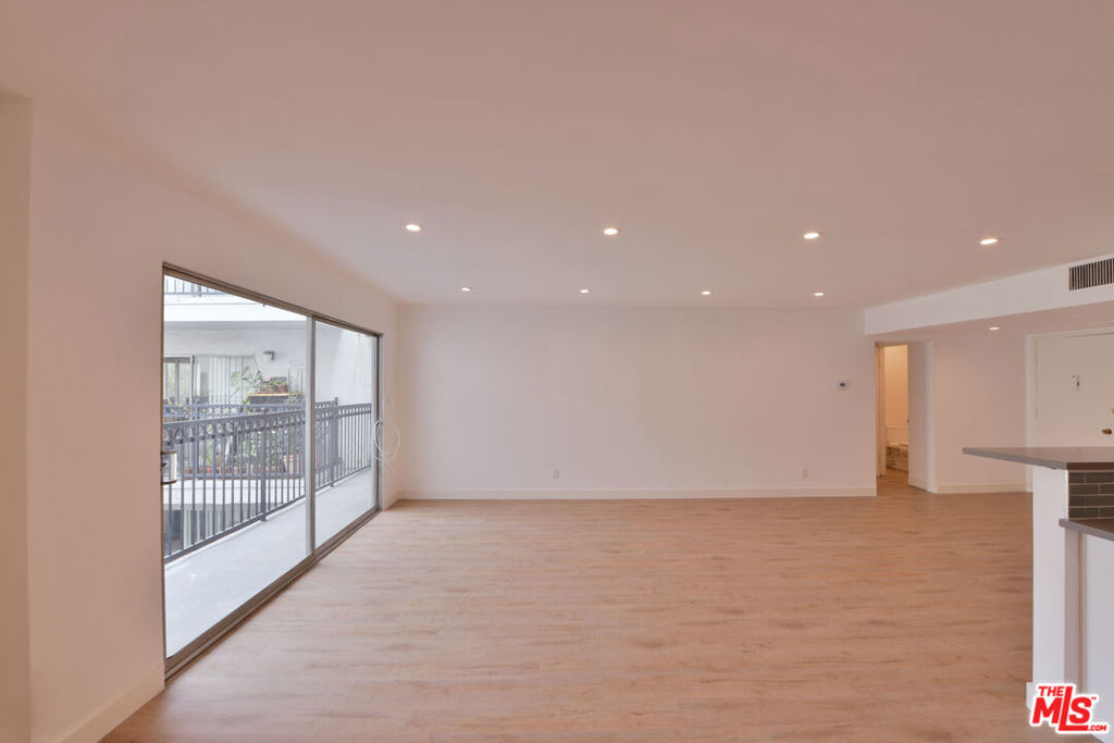 136 S Palm Drive - Photo 1