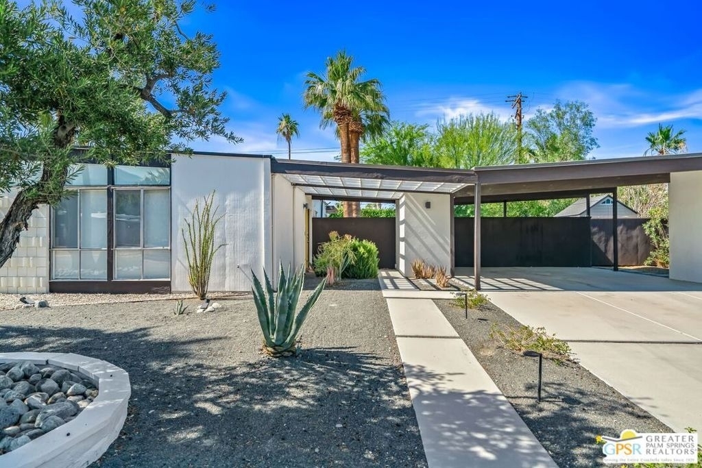 400 E Glen Circle - Photo 1