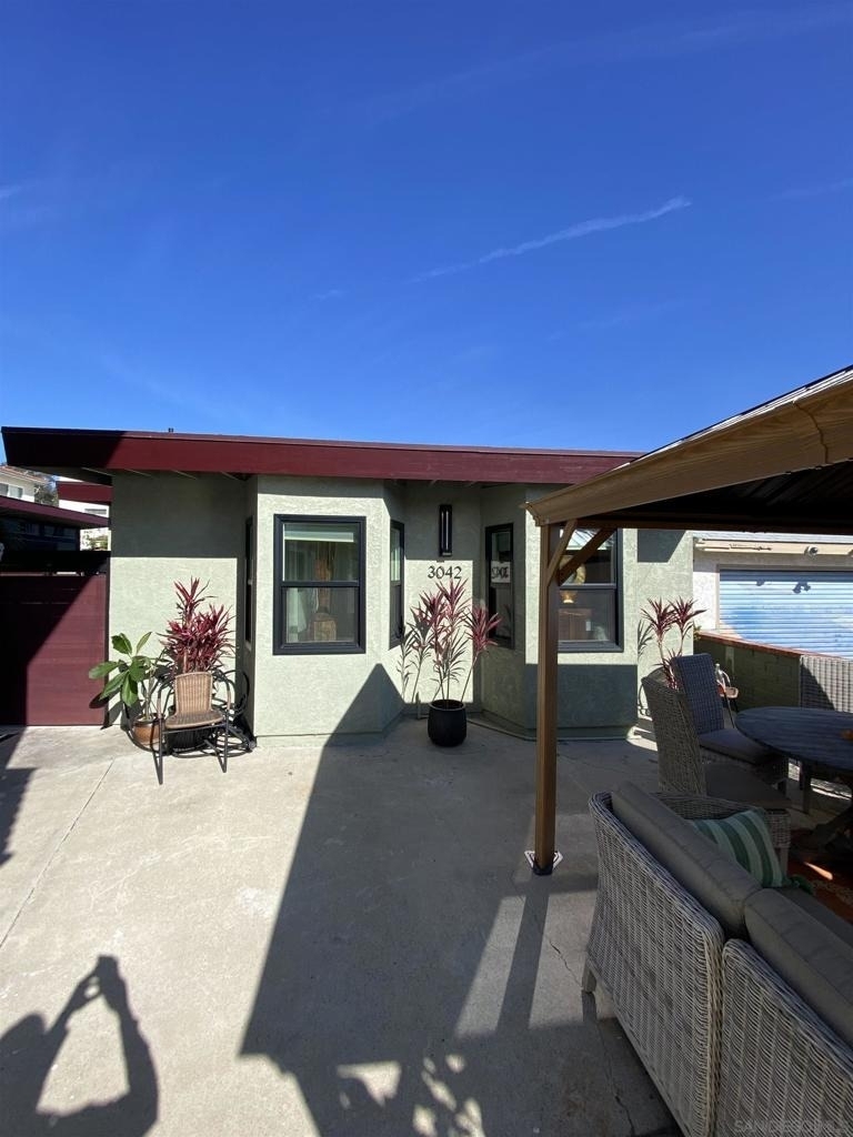 3042 Newell Dr - Photo 2