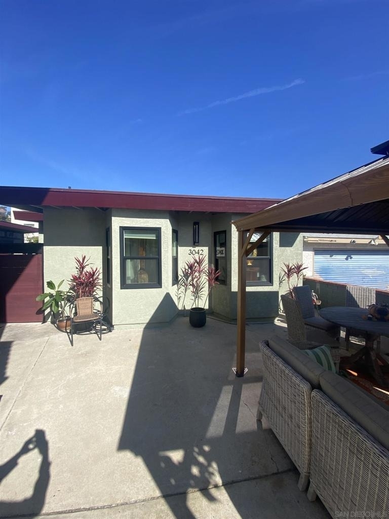 3042 Newell Dr - Photo 0