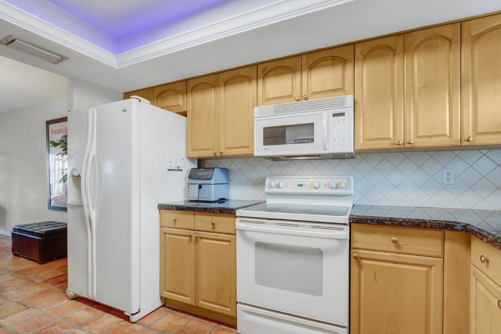 1025 Sugar Sands Boulevard - Photo 4