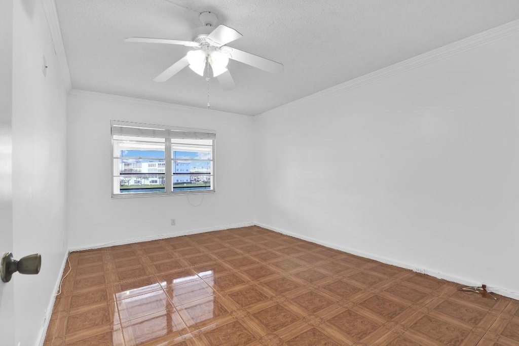 2043 Cornwall C - Photo 4