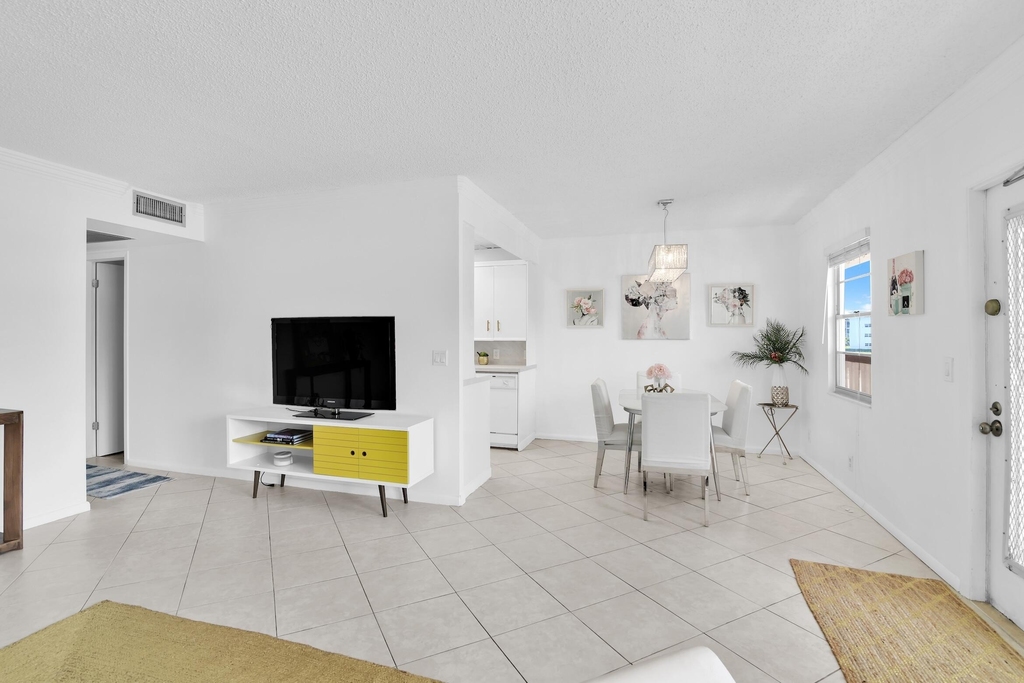 2043 Cornwall C - Photo 13