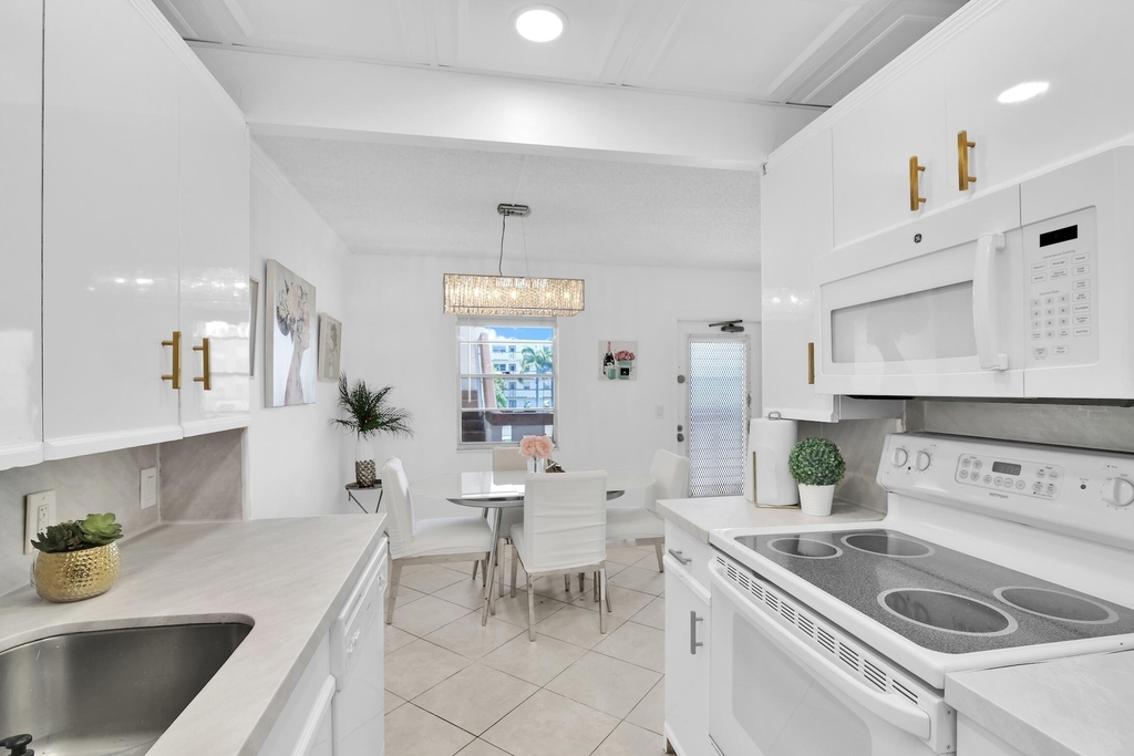 2043 Cornwall C - Photo 21