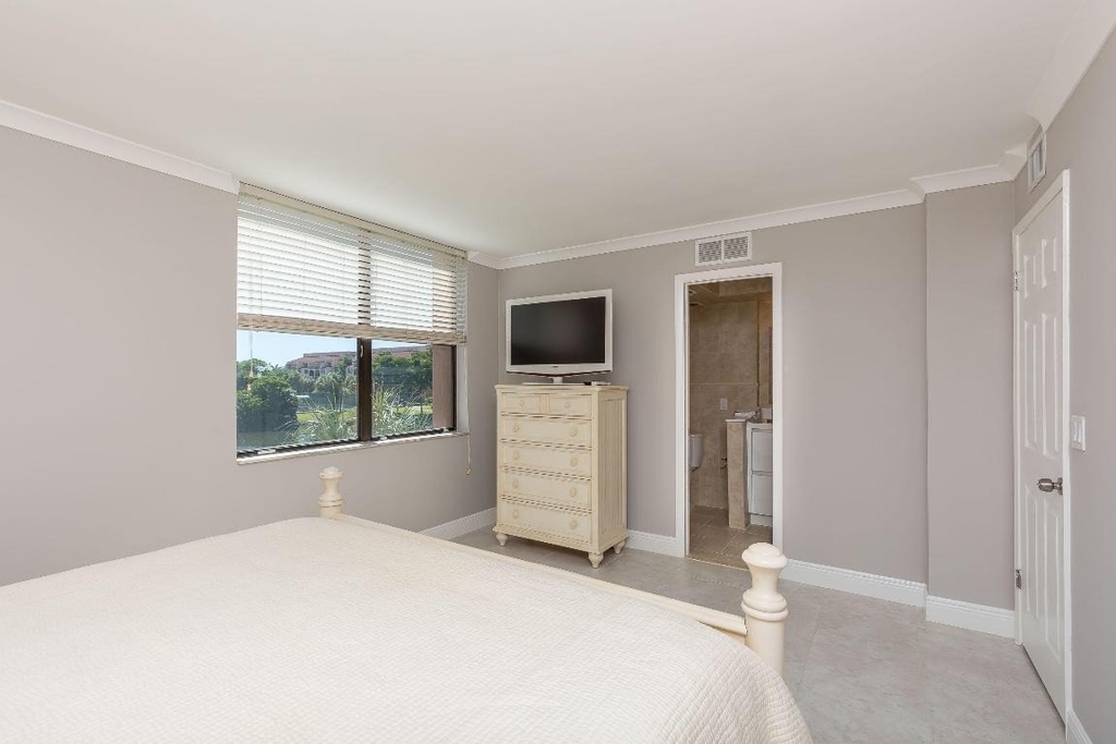 2455 Lindell Boulevard - Photo 9