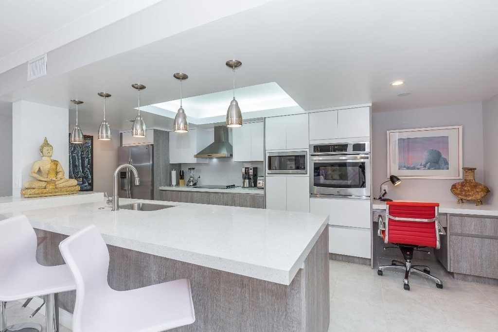 2455 Lindell Boulevard - Photo 1