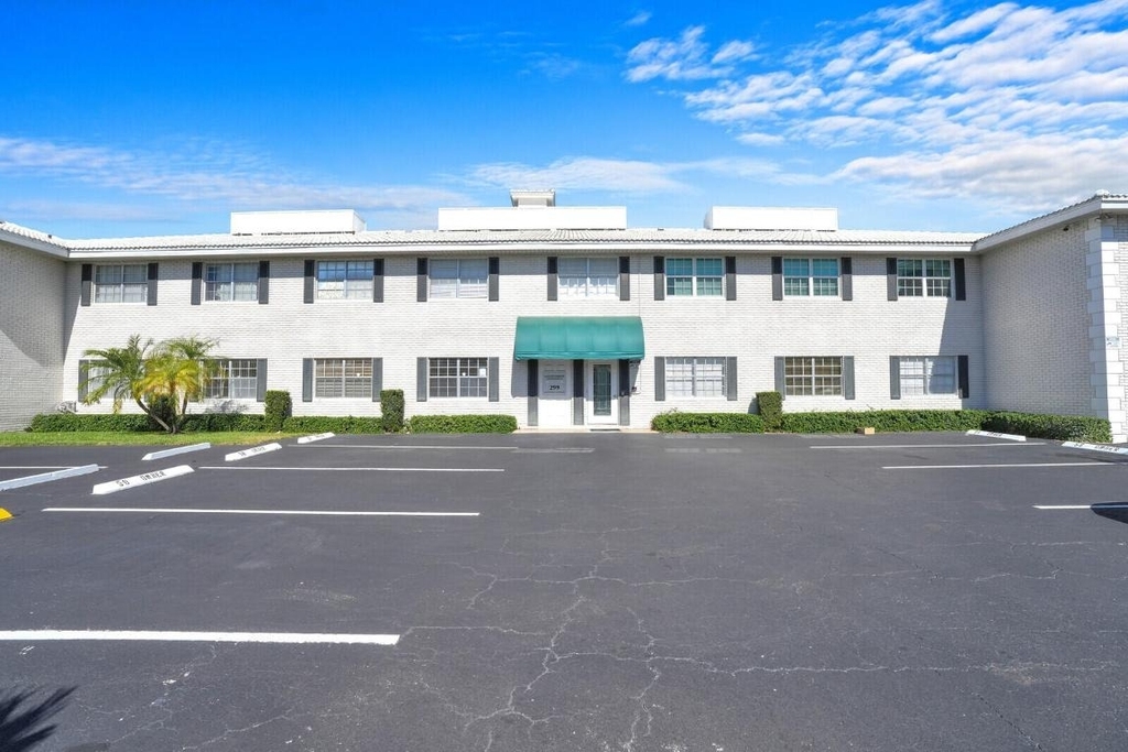299 Sw 7th Street - Photo 0