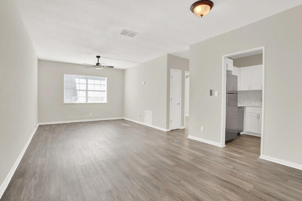 299 Sw 7th Street - Photo 3