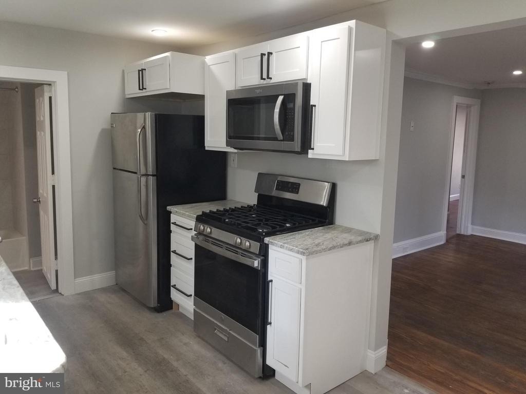 212 Warren Street - Photo 4