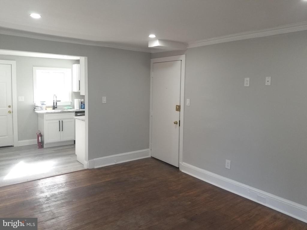 212 Warren Street - Photo 8