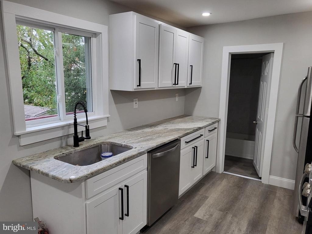212 Warren Street - Photo 0