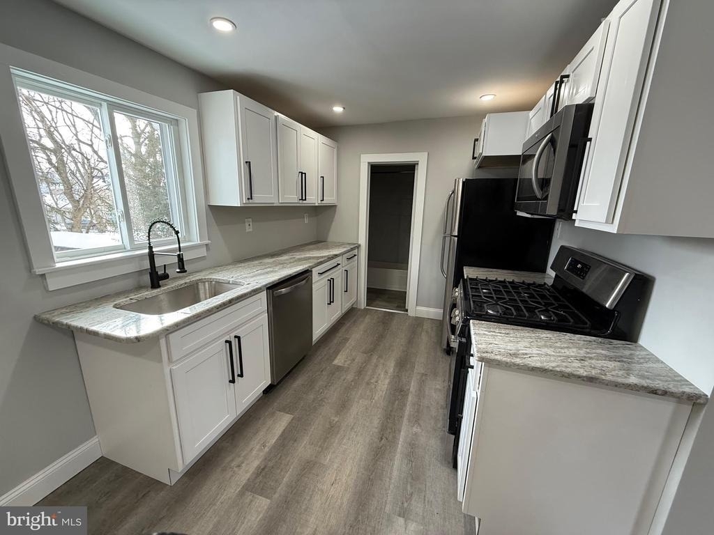 212 Warren Street - Photo 3