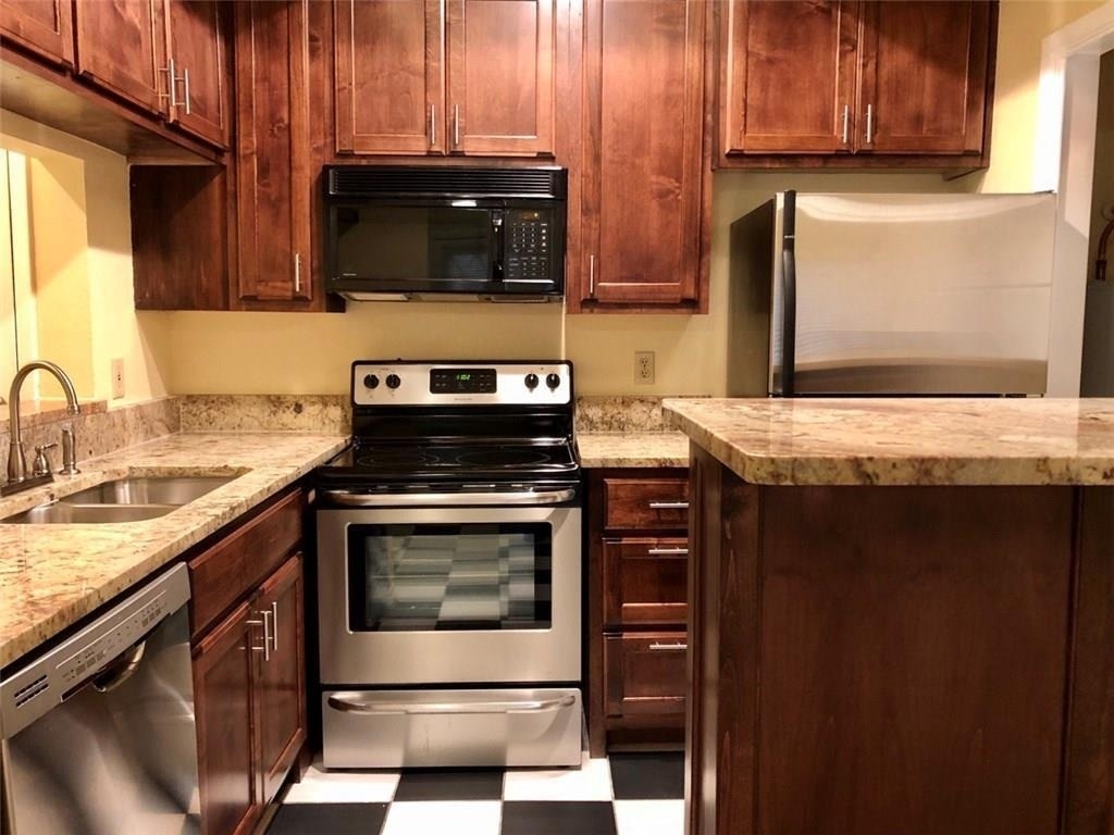 806 W 24th St - Photo 1
