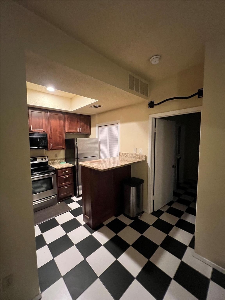 806 W 24th St - Photo 9