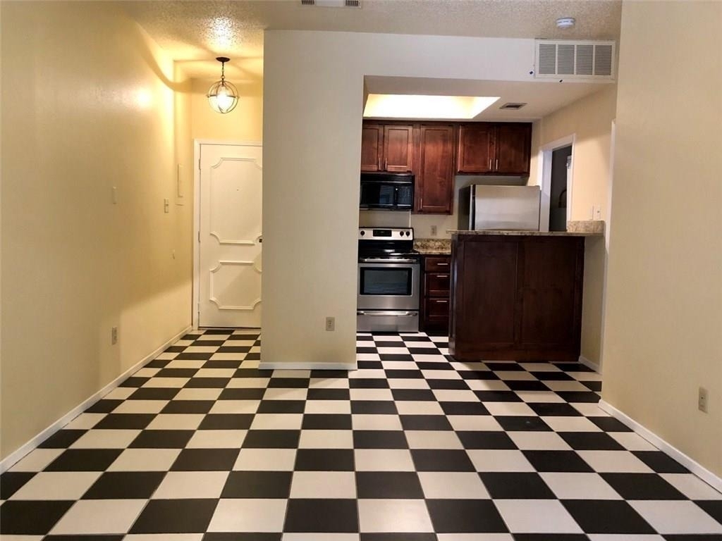 806 W 24th St - Photo 0