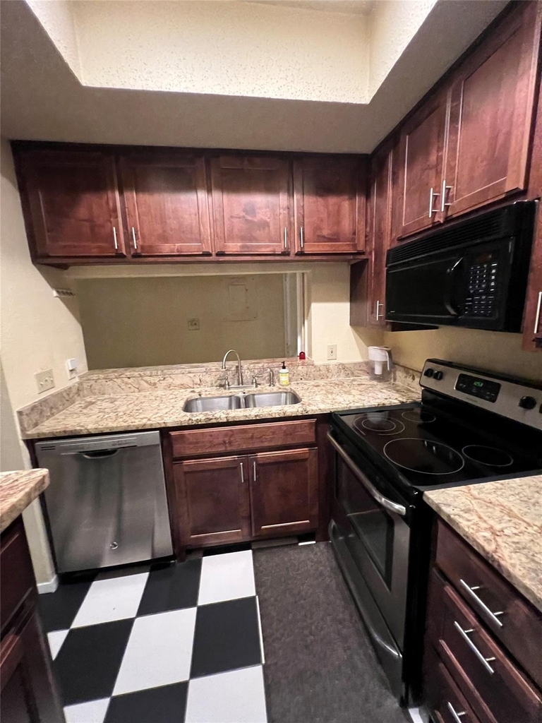 806 W 24th St - Photo 11