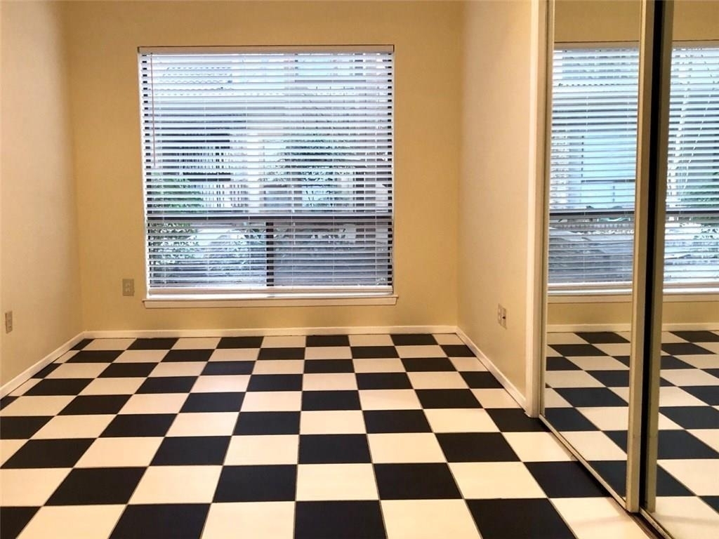 806 W 24th St - Photo 3