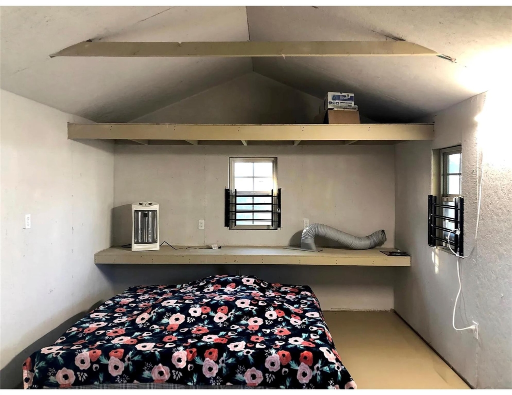 241 E Jackson Street - Photo 10