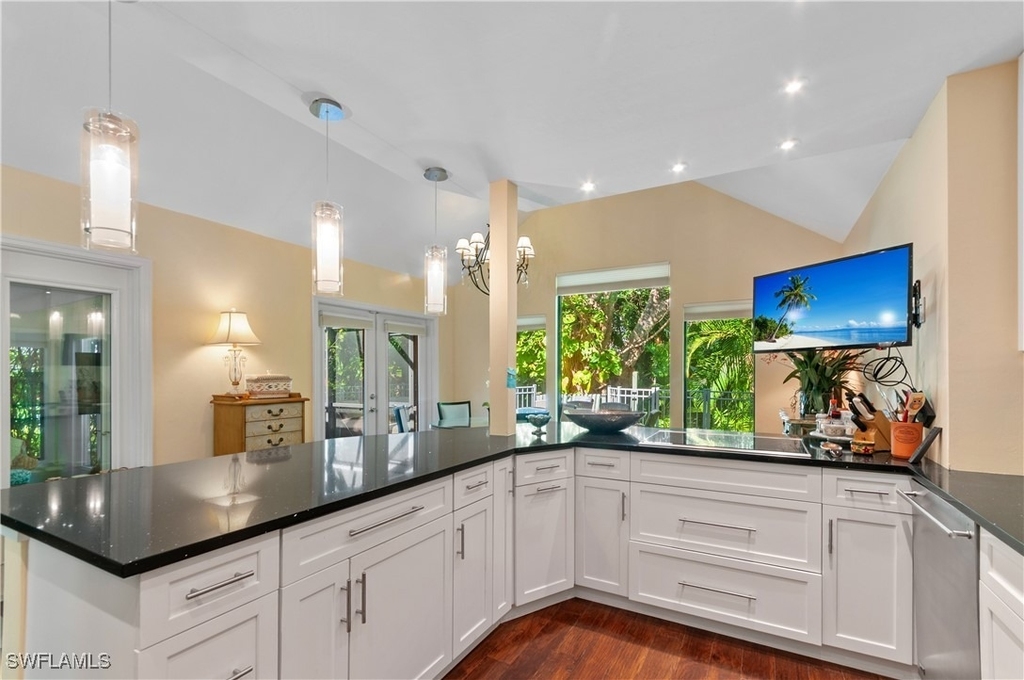 1313 Solana Road W - Photo 12