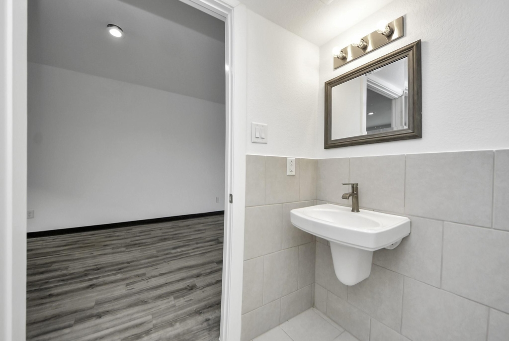 18716 Centro Main Street - Photo 17